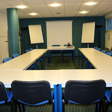Ξενοδοχείο Brit Centre 3*