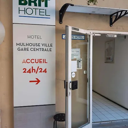 Brit Centre 호텔