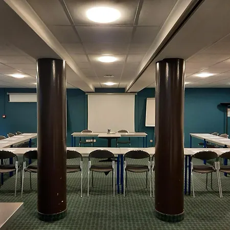 فندق Brit Centre 3*