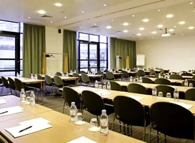 Ξενοδοχείο Brit Centre 3*
