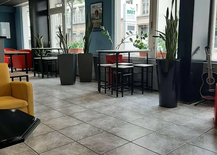 Brit Centre Hotel 3*